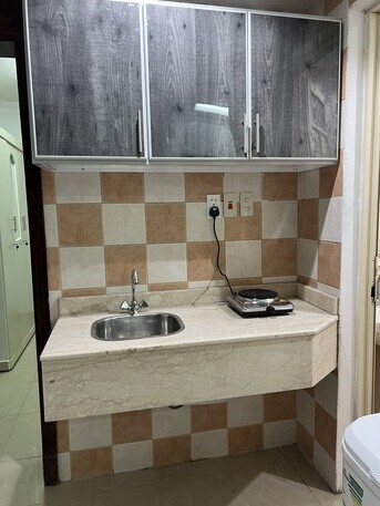 spacious-1-bedroom-apartment-for-rent-in-thoqbah-al-khobar-big-4