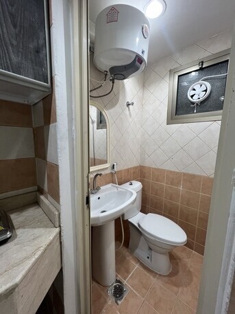 spacious-1-bedroom-apartment-for-rent-in-thoqbah-al-khobar-big-2