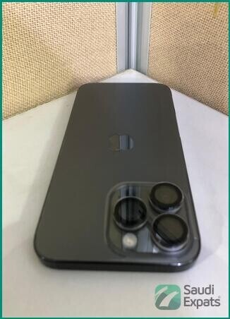 apple-iphone-15-pro-max-256-gb-black-revibe-refurbished-big-1