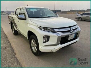 2020-mitsubishi-200-diesel-cab-for-sale-in-jubail