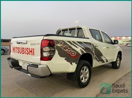 2020-mitsubishi-200-diesel-cab-for-sale-in-jubail-big-1