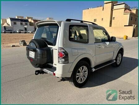 2018-mitsubishi-pajero-gls-for-sale-full-option-low-mileage-big-4