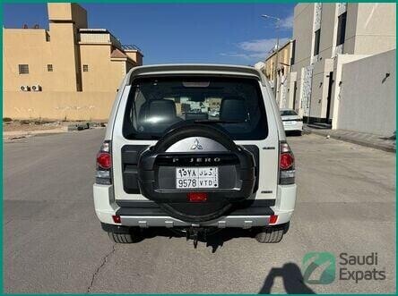 2018-mitsubishi-pajero-gls-for-sale-full-option-low-mileage-big-3