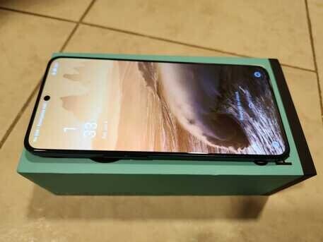 oppo-reno-8-pro-5g-256gb-12gb-ram-glazed-black-like-new-big-2