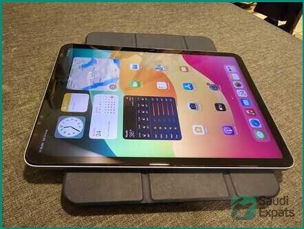 apple-ipad-air-4th-gen-256gb-in-silver-like-new-big-0