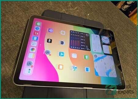 apple-ipad-air-4th-gen-256gb-in-silver-like-new-big-2