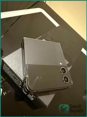samsung-galaxy-z-flip4-256gb-excellent-condition-in-riyadh-big-1