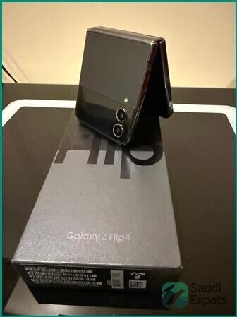 samsung-galaxy-z-flip4-256gb-excellent-condition-in-riyadh-big-0