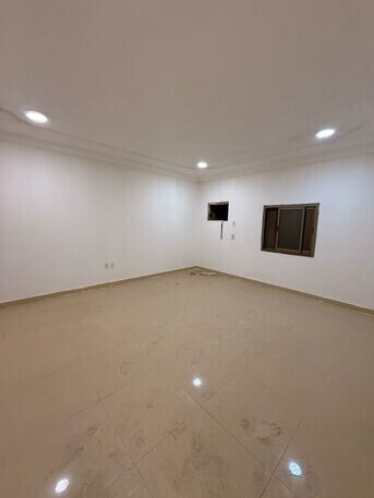 spacious-villa-duplex-apartment-in-al-khobar-5-rooms-4-bedrooms-big-3