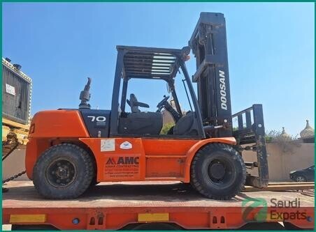 forklift-7-ton-doosan-for-rent-in-jubail-big-0