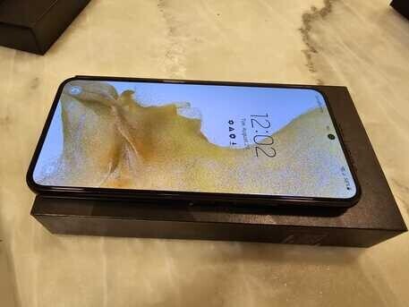 samsung-galaxy-s22-black-5g-dual-sim-for-sale-in-riyadh-big-2