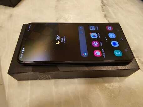 samsung-galaxy-s22-black-5g-dual-sim-for-sale-in-riyadh-big-0