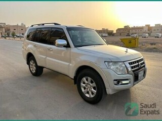 2016-mitsubishi-pajero-gls-with-sunroof-4wd-for-sale-in-riyadh