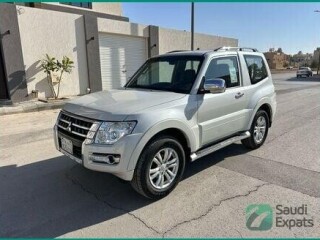 2018-mitsubishi-pajero-gls-for-sale-in-riyadh-full-option-2-doors-4x4-sunroof