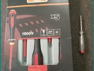5-piece-screwdriver-set-with-tester-excellent-condition-in-riyadh