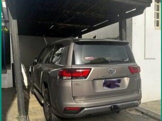 2025-toyota-land-cruiser-gxr-4-in-jeddah-fully-loaded