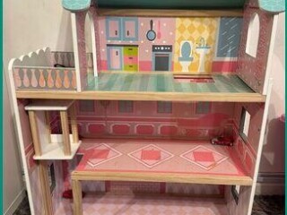beautiful-wooden-doll-house-for-sale-in-khobar