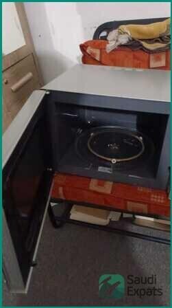 for-sale-microwave-oven-in-excellent-condition-sar-250-big-1