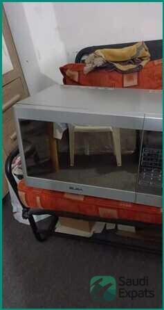 for-sale-microwave-oven-in-excellent-condition-sar-250-big-0