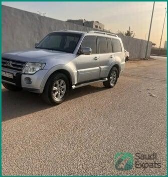 2010-mitsubishi-pajero-4x4-for-rent-in-riyadh-big-1