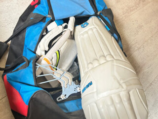 cricket-kit-for-sale-in-riyadh-complete-set-at-sar-900