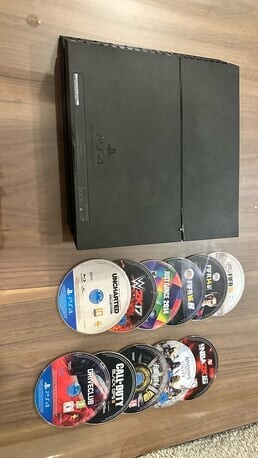 playstation-4-bundle-with-games-and-accessories-riyadh-big-0