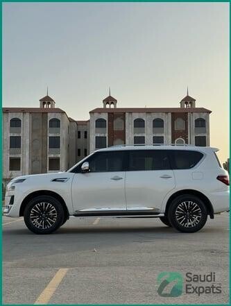 2023-nissan-patrol-platinum-full-option-for-transfer-big-4
