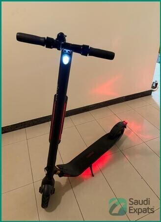 ninebot-segway-e45e-electric-scooter-great-condition-big-2