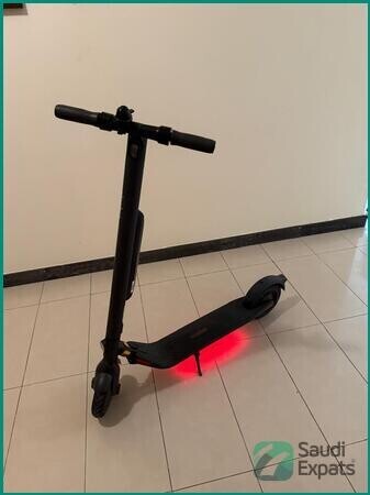 ninebot-segway-e45e-electric-scooter-great-condition-big-0