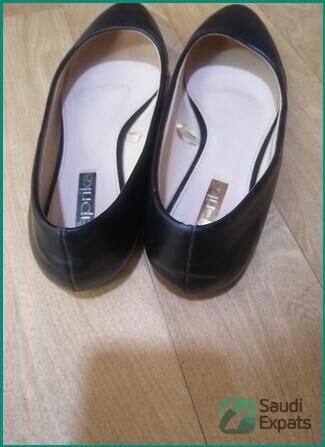 brand-new-womens-cut-shoes-for-sale-sizes-39-40-big-1