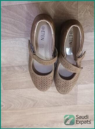 brand-new-womens-cut-shoes-for-sale-sizes-39-40-big-0