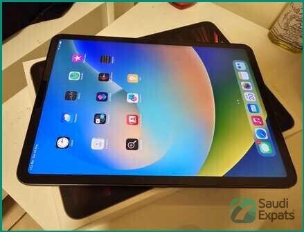 apple-ipad-pro-11-inch-3rd-gen-2021-for-sale-excellent-condition-big-2