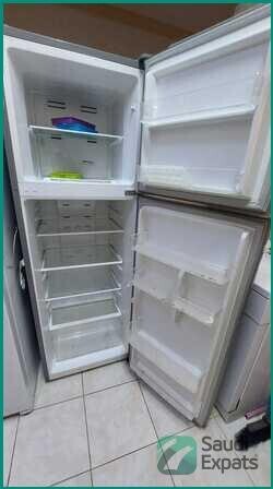 white-westinghouse-refrigerator-with-freezer-riyadh-big-4