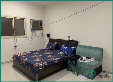 queen-bed-set-with-medicated-mattress-and-dressing-table-jubail-big-0