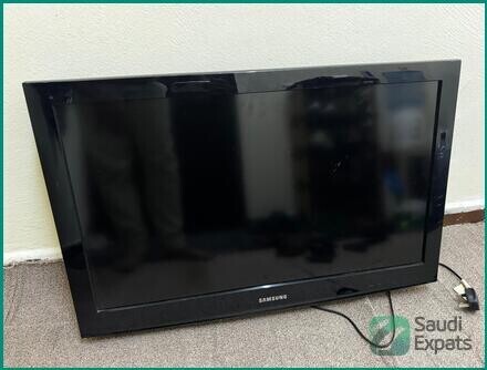 40-inch-samsung-tv-with-stand-for-sale-in-dammam-big-0