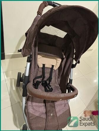 giiggles-baby-walker-in-very-good-condition-riyadh-big-1