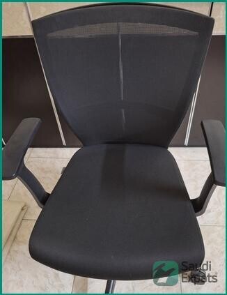 revolving-office-chair-in-excellent-condition-jeddah-big-0
