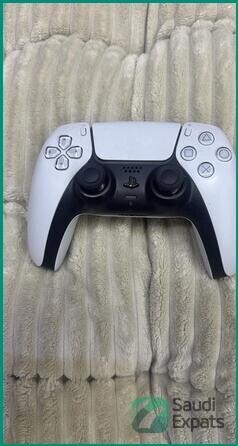 ps5-slim-disc-edition-gaming-bundle-for-sale-in-jeddah-excellent-condition-big-1