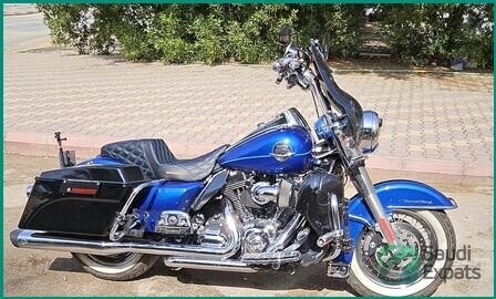 fully-loaded-custom-harley-davidson-road-king-2010-in-riyadh-big-4