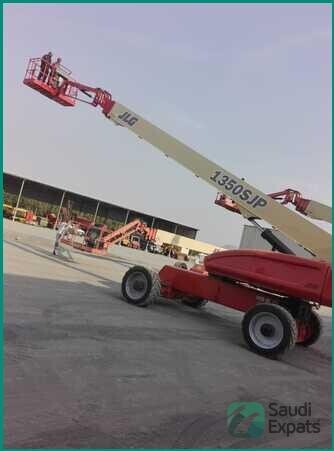 heavy-equipment-rental-services-in-jeddah-cranes-manlifts-excavators-big-0