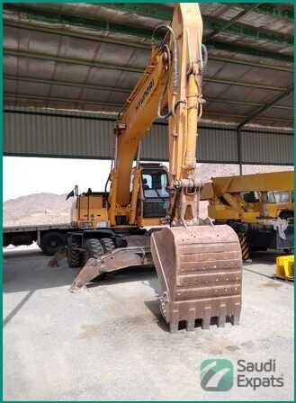 heavy-equipment-rental-services-in-jeddah-cranes-manlifts-excavators-big-3