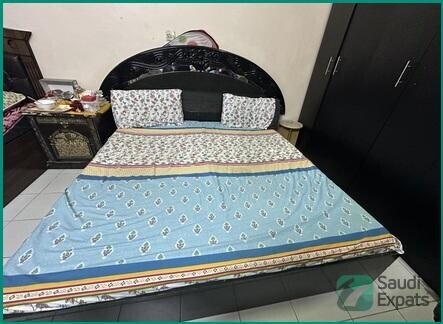 stylish-wardrobe-and-bed-set-for-quick-sale-in-riyadh-big-2