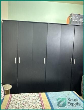 stylish-wardrobe-and-bed-set-for-quick-sale-in-riyadh-big-1