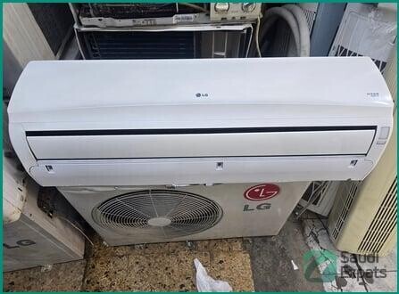 window-air-conditioner-for-sale-good-condition-riyadh-big-0