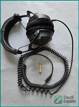 beyerdynamic-dt-770-pro-250-ohm-headphones-dammam-big-0