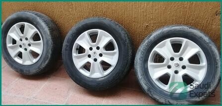 16-used-alloy-wheels-for-renault-duster-3-pieces-available-big-0