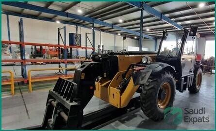used-2019-cat-th417-telehandler-for-sale-in-jubail-big-2
