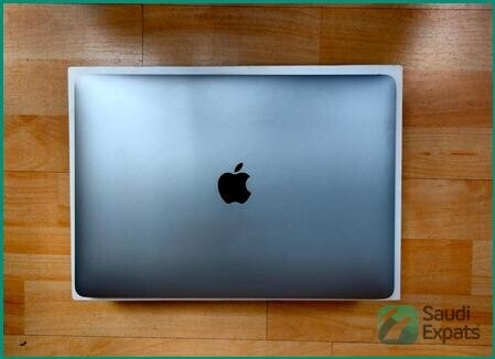 2020-macbook-air-m1-13-in-olaya-nearly-new-condition-big-3