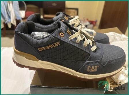 new-cat-safety-shoes-for-sale-in-jeddah-big-1