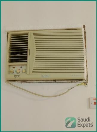 air-conditioner-in-excellent-condition-ad-diriyah-big-0